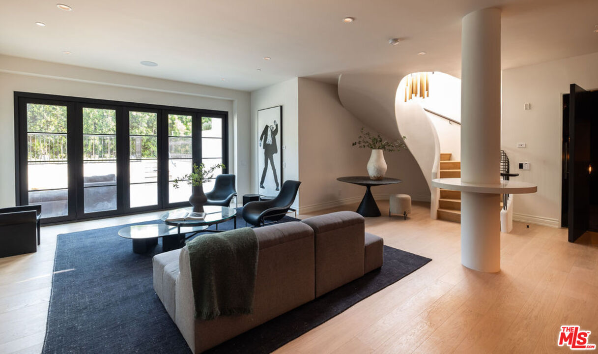 1121 Tower Road Beverly Hills, CA 90210 - Photo 26 of 35