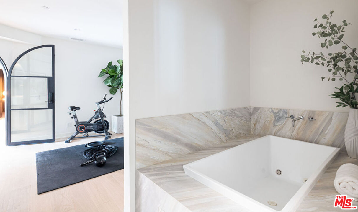 1121 Tower Road Beverly Hills, CA 90210 - Photo 29 of 35