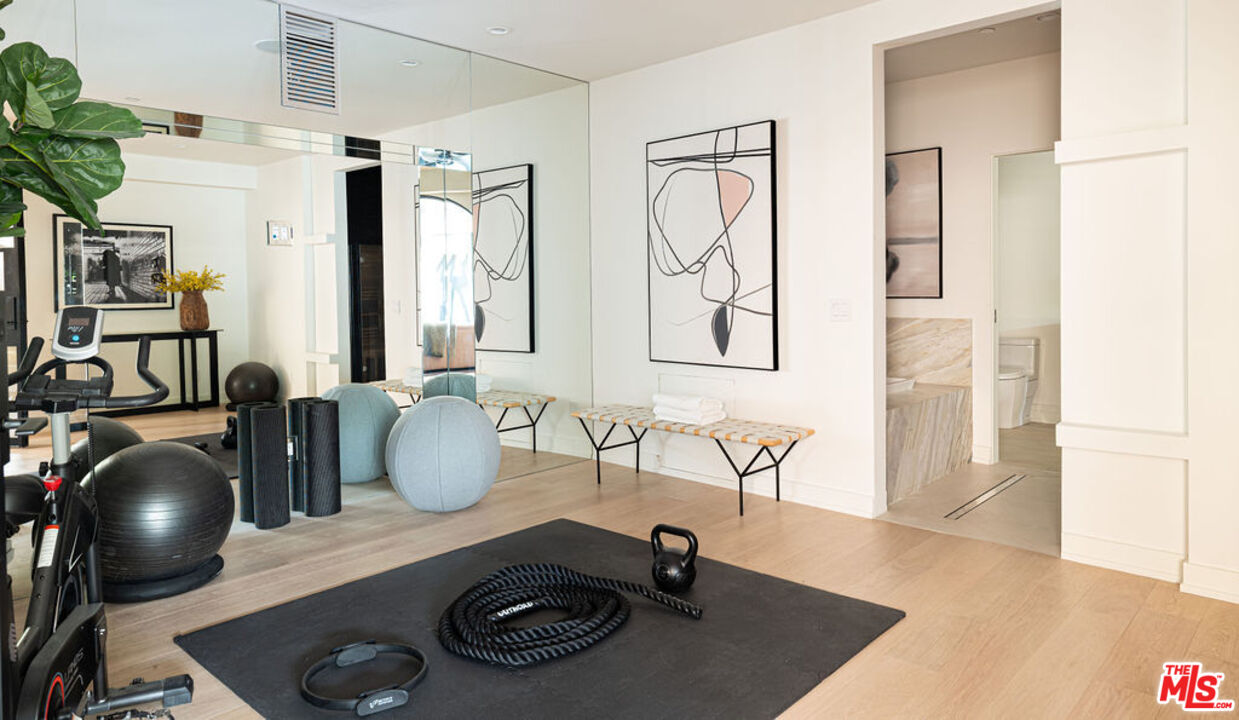 1121 Tower Road Beverly Hills, CA 90210 - Photo 30 of 35