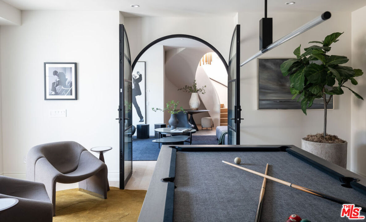 1121 Tower Road Beverly Hills, CA 90210 - Photo 32 of 35