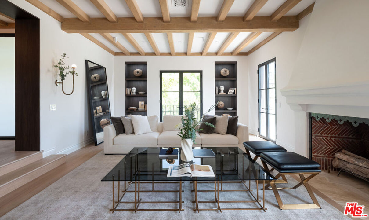 1121 Tower Road Beverly Hills, CA 90210 - Photo 7 of 35