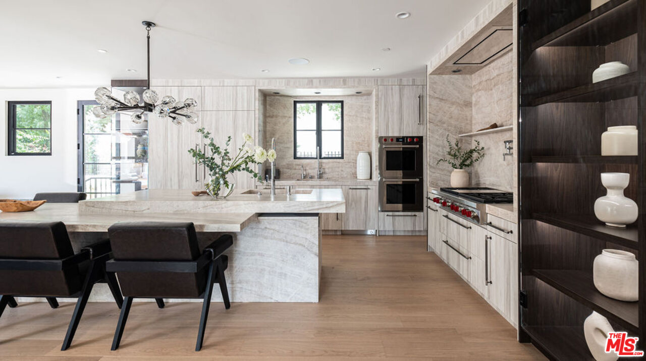 1121 Tower Road Beverly Hills, CA 90210 - Photo 8 of 35