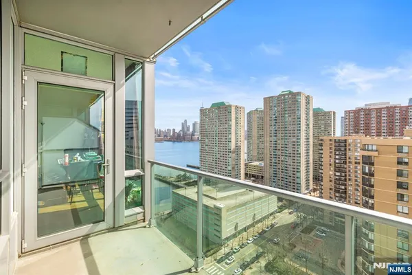 $750,000 | 20 Newport Parkway, Unit 2306, Jersey City, NJ 07310