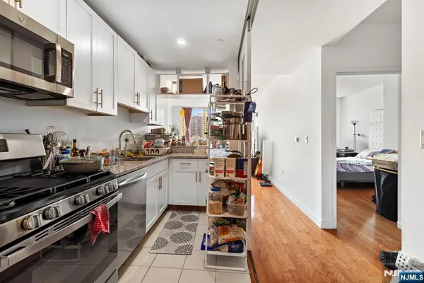 $750,000 | 20 Newport Parkway, Unit 2306, Jersey City, NJ 07310