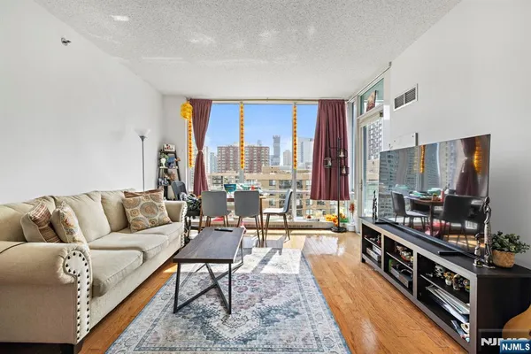 $750,000 | 20 Newport Parkway, Unit 2306, Jersey City, NJ 07310