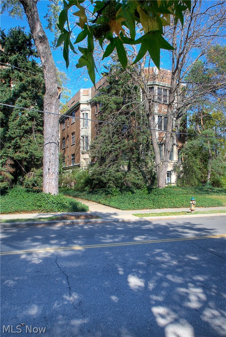 2517 Overlook Road, Unit 17 Cleveland, OH 44106 - Photo 26 of 28