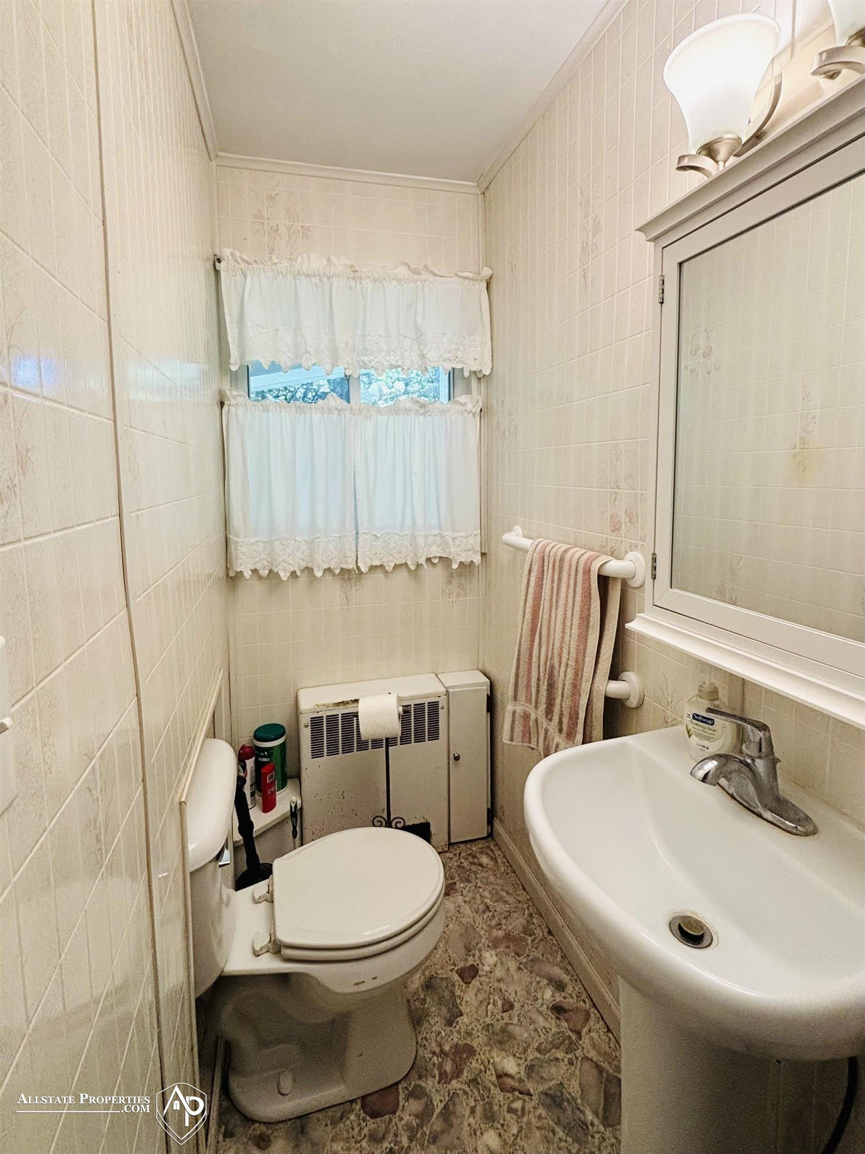 6096 East Pierson Road Flint, MI 48506 - Photo 10 of 15 50155593-99e53f5c-7c6e-4494-abbf-df46c252c4e0.JPG