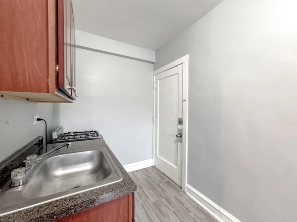 $1,275 | 4606 North Beacon Street, Unit 2C, Chicago, IL 60640