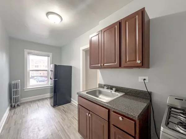 $1,275 | 4606 North Beacon Street, Unit 2C, Chicago, IL 60640
