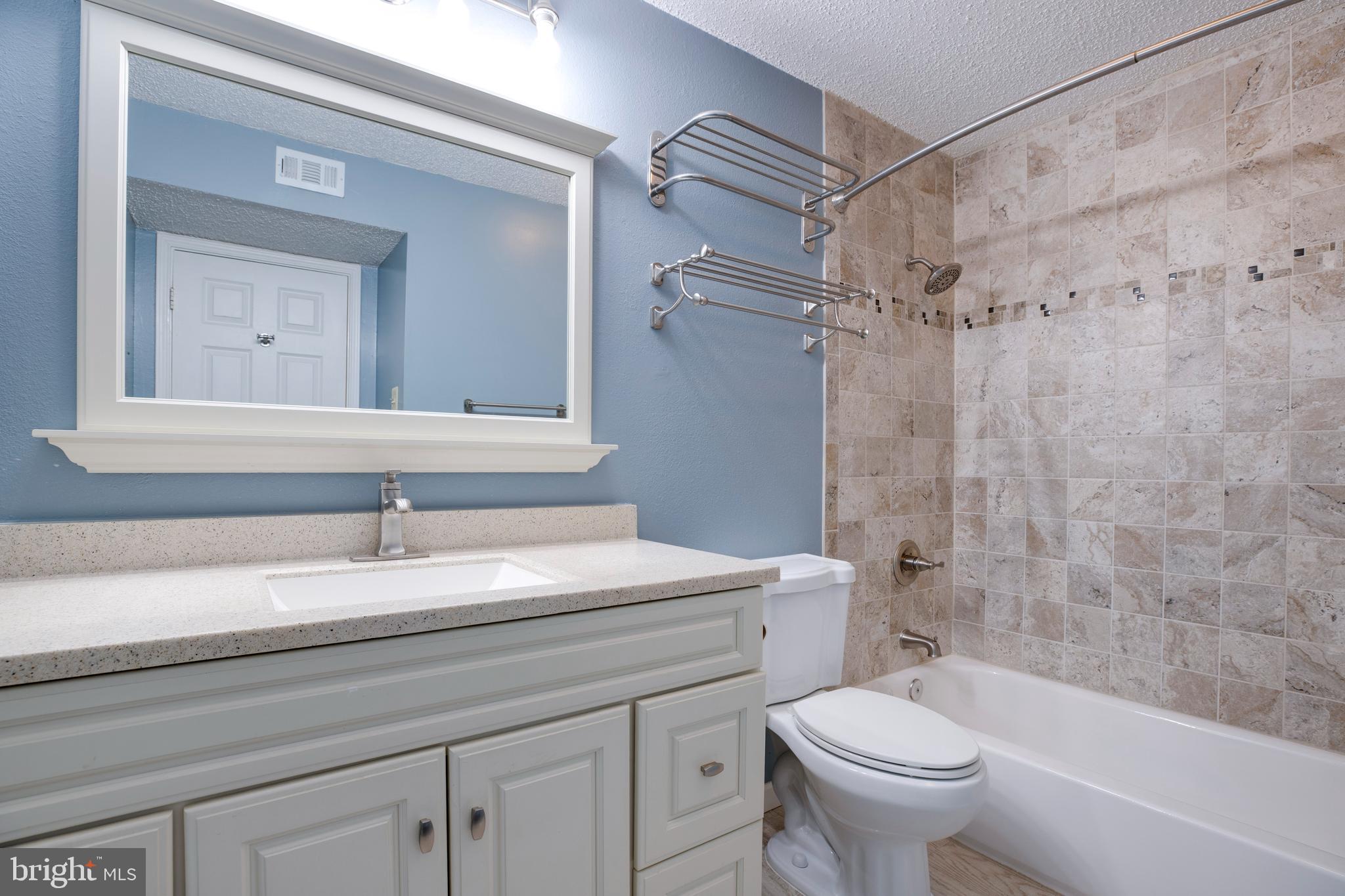 1543 Lincoln Way, Unit 301B McLean, VA 22102 - Photo 15 of 30 a bathroom with a sink a toilet and a bathtub