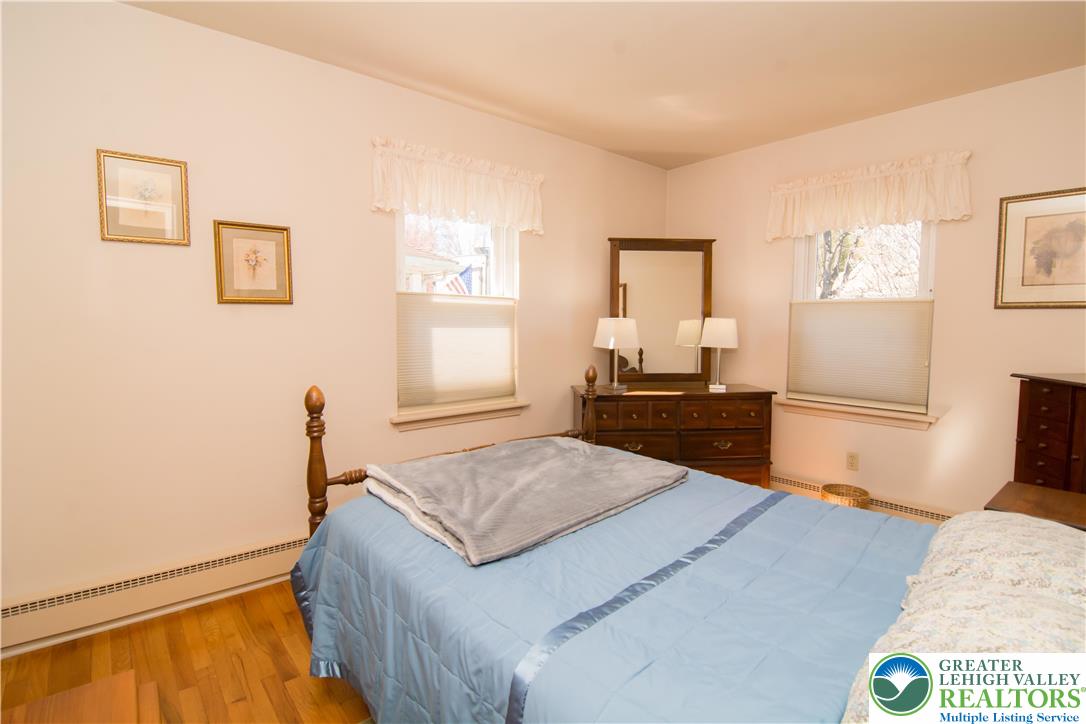 3316 Edinburgh Road Allentown, PA 18104 - Photo 18 of 35 2nd Bedroom