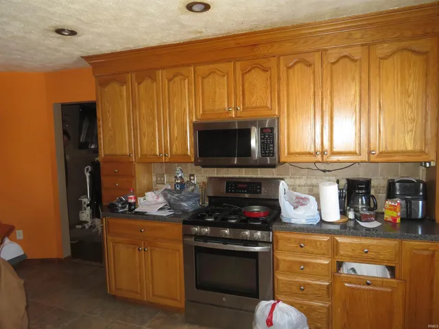 $194,900 | 460 South Elm Street, Bunker Hill, IN 46914