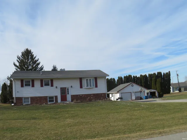 $194,900 | 460 South Elm Street, Bunker Hill, IN 46914