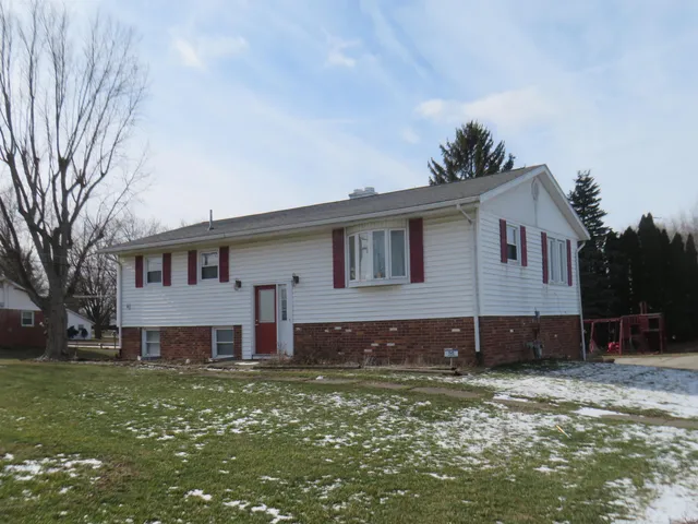 $194,900 | 460 South Elm Street, Bunker Hill, IN 46914