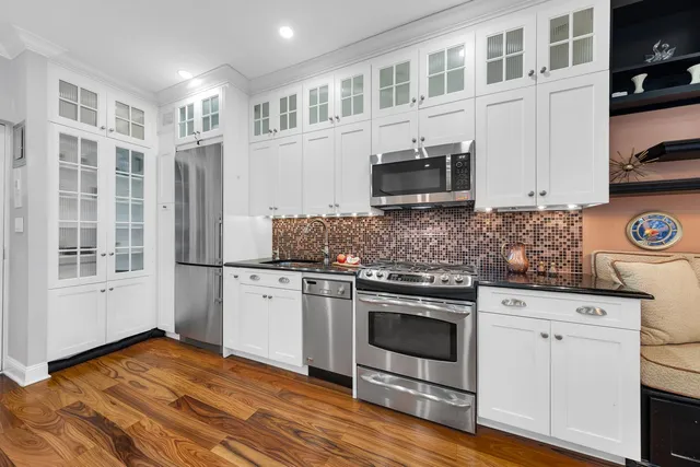 $625,000 | 225 West 70th Street, Unit 4B | Upper West Side