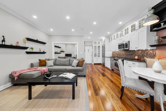 $625,000 | 225 West 70th Street, Unit 4B | Upper West Side