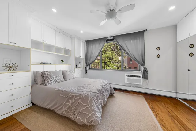 $625,000 | 225 West 70th Street, Unit 4B | Upper West Side