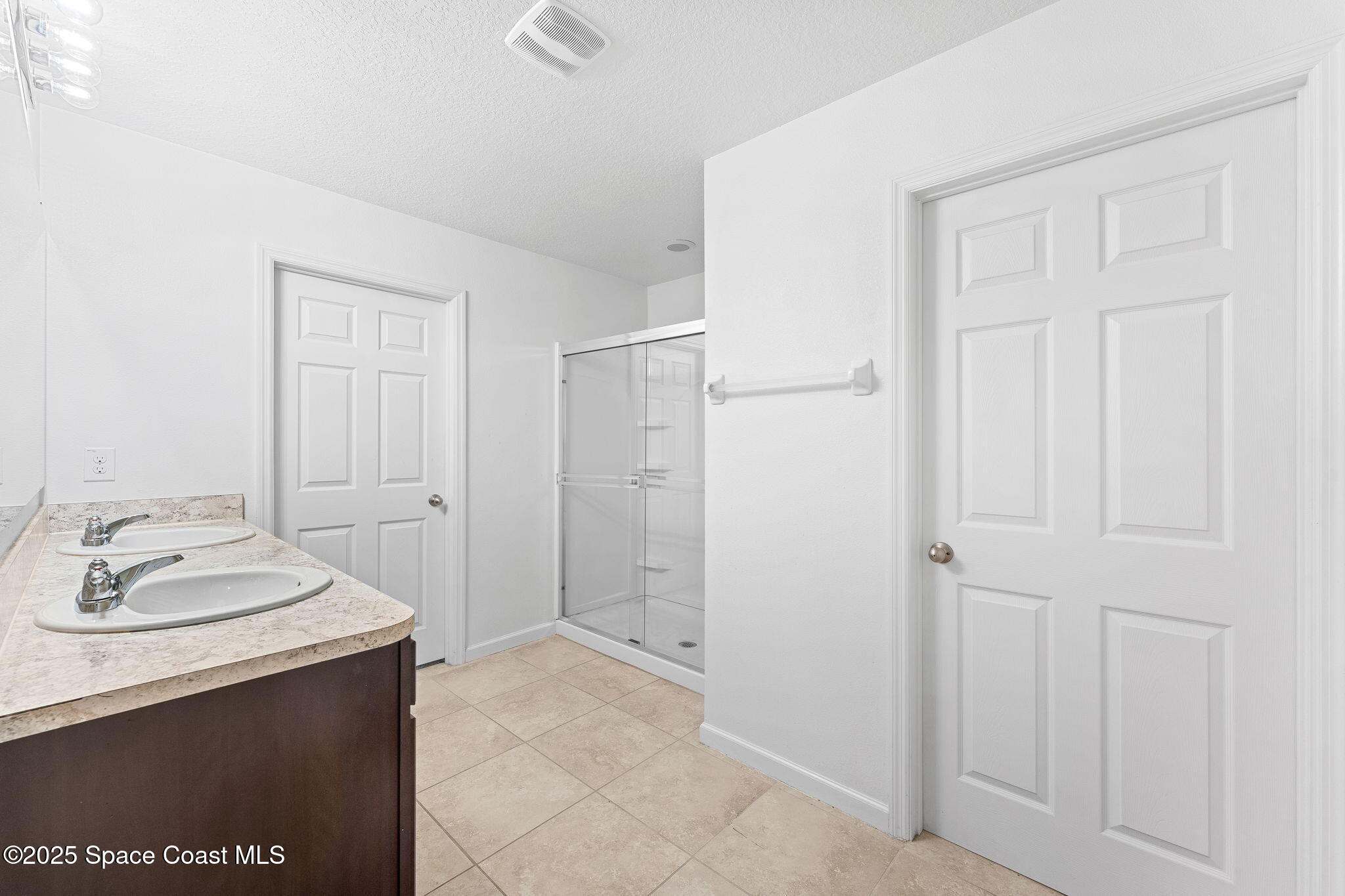 262 Alamere Drive Southwest Palm Bay, FL 32908 - Photo 14 of 34 a bathroom with a sink and a mirror