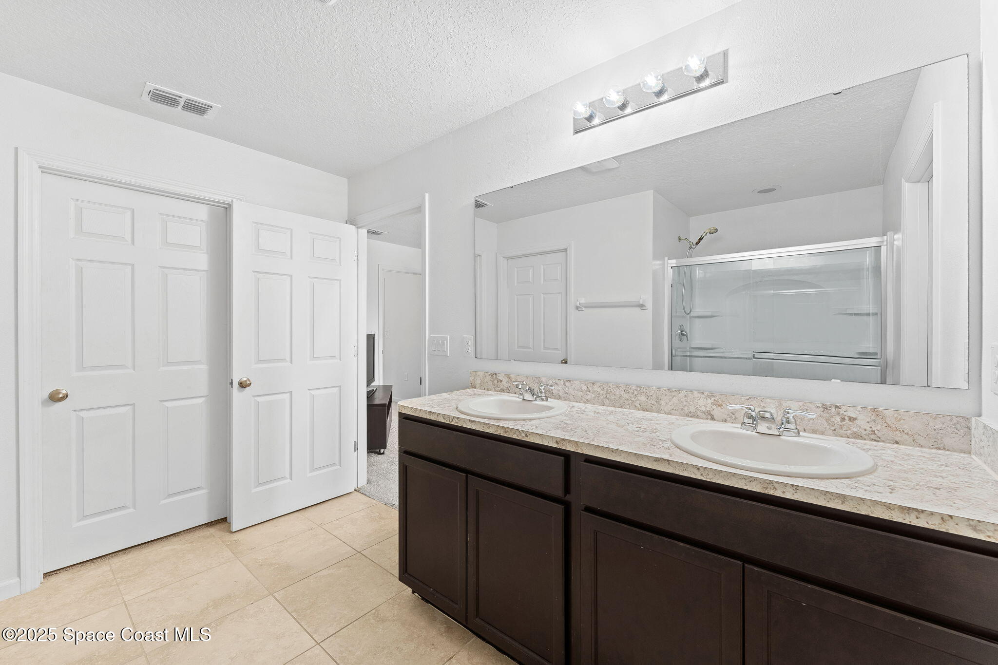262 Alamere Drive Southwest Palm Bay, FL 32908 - Photo 15 of 34 a bathroom with a sink and a mirror