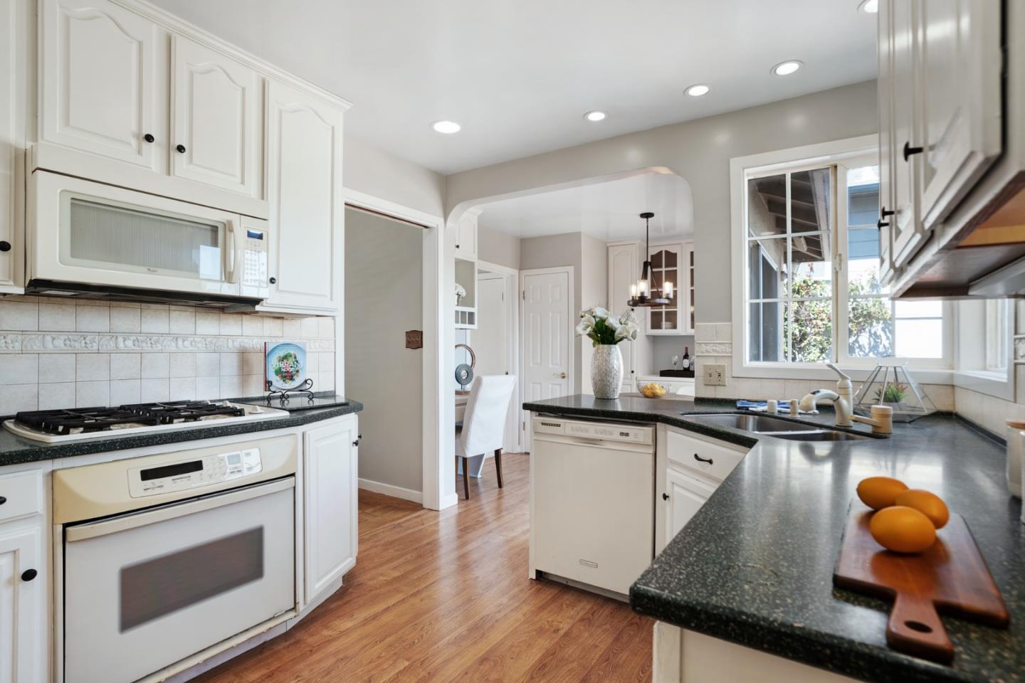 376 Ridge Road San Carlos, CA 94070 - Photo 8 of 21 Gallery Image 8