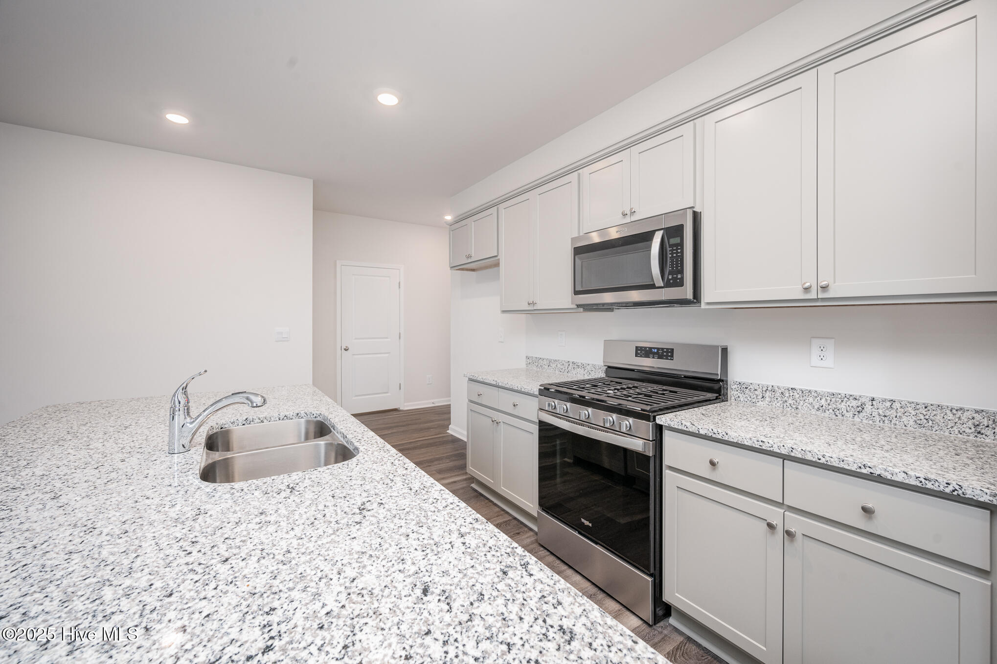 1065 Sandy Heights Loop Leland, NC 28451 - Photo 3 of 41 014_d6b_6980-edit