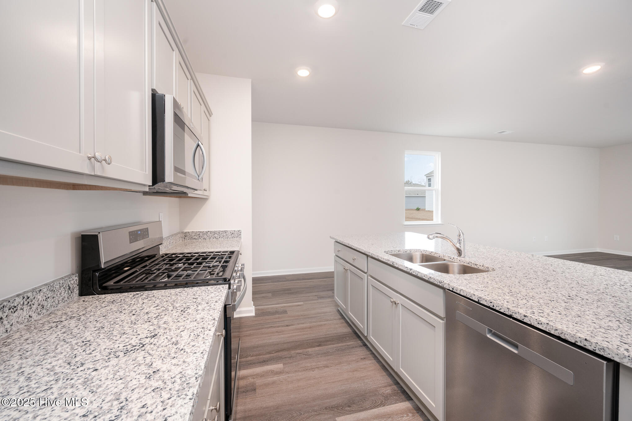 1065 Sandy Heights Loop Leland, NC 28451 - Photo 4 of 41 016_d6b_6986-edit