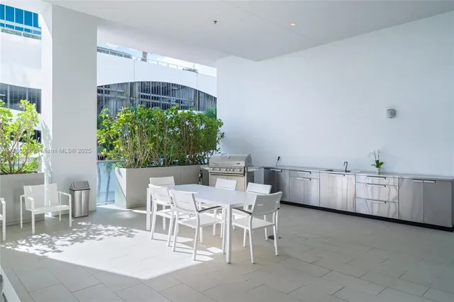 $4,199,000 | 6901 Collins Avenue, Unit 401, Miami Beach, FL 33141
