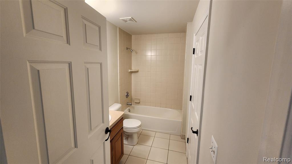 51675 Sass Road New Baltimore, MI 48047 - Photo 11 of 12