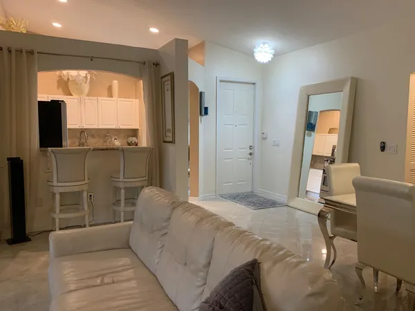 $3,000 | 2146 Man Of War, West Palm Beach, FL 33411