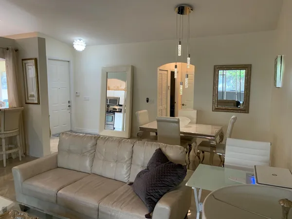 $3,000 | 2146 Man Of War, West Palm Beach, FL 33411