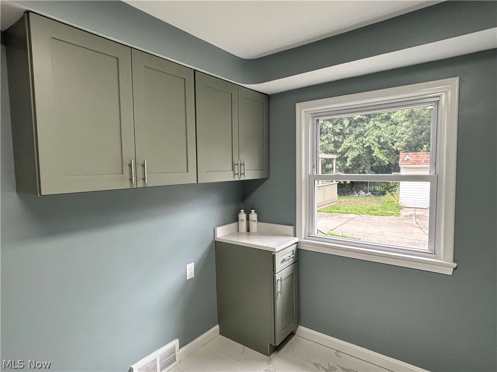 13099 Cedar Road Cleveland Heights, OH 44118 - Photo 10 of 35 Gallery Image 10