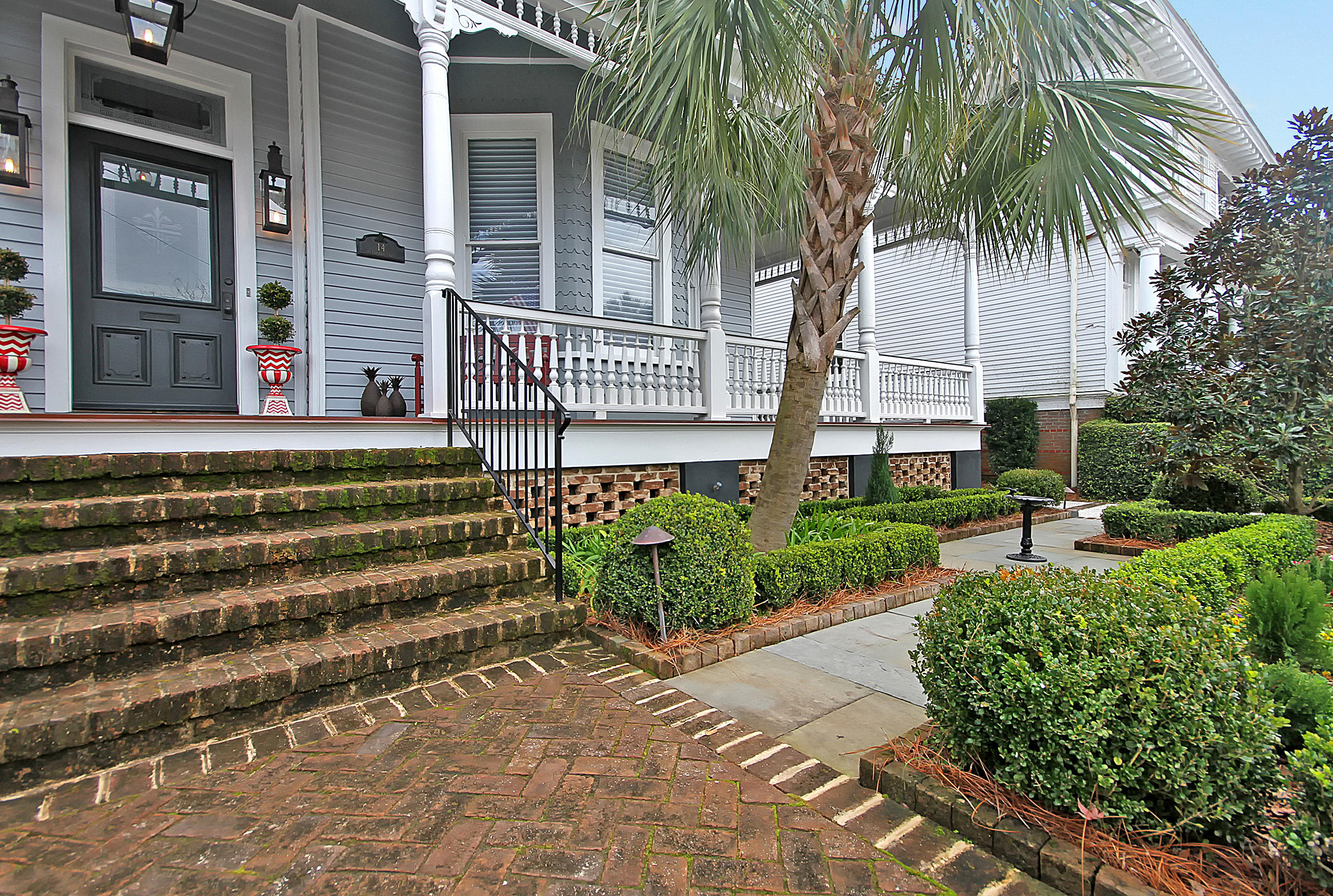 14 Rutledge Avenue Charleston, SC 29401 - Photo 3 of 40 Front Yard