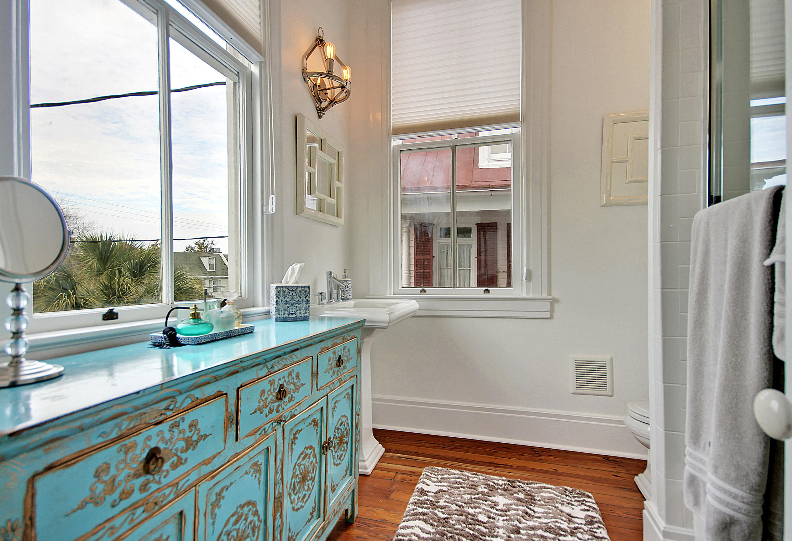 14 Rutledge Avenue Charleston, SC 29401 - Photo 22 of 40 Front Guest Bath