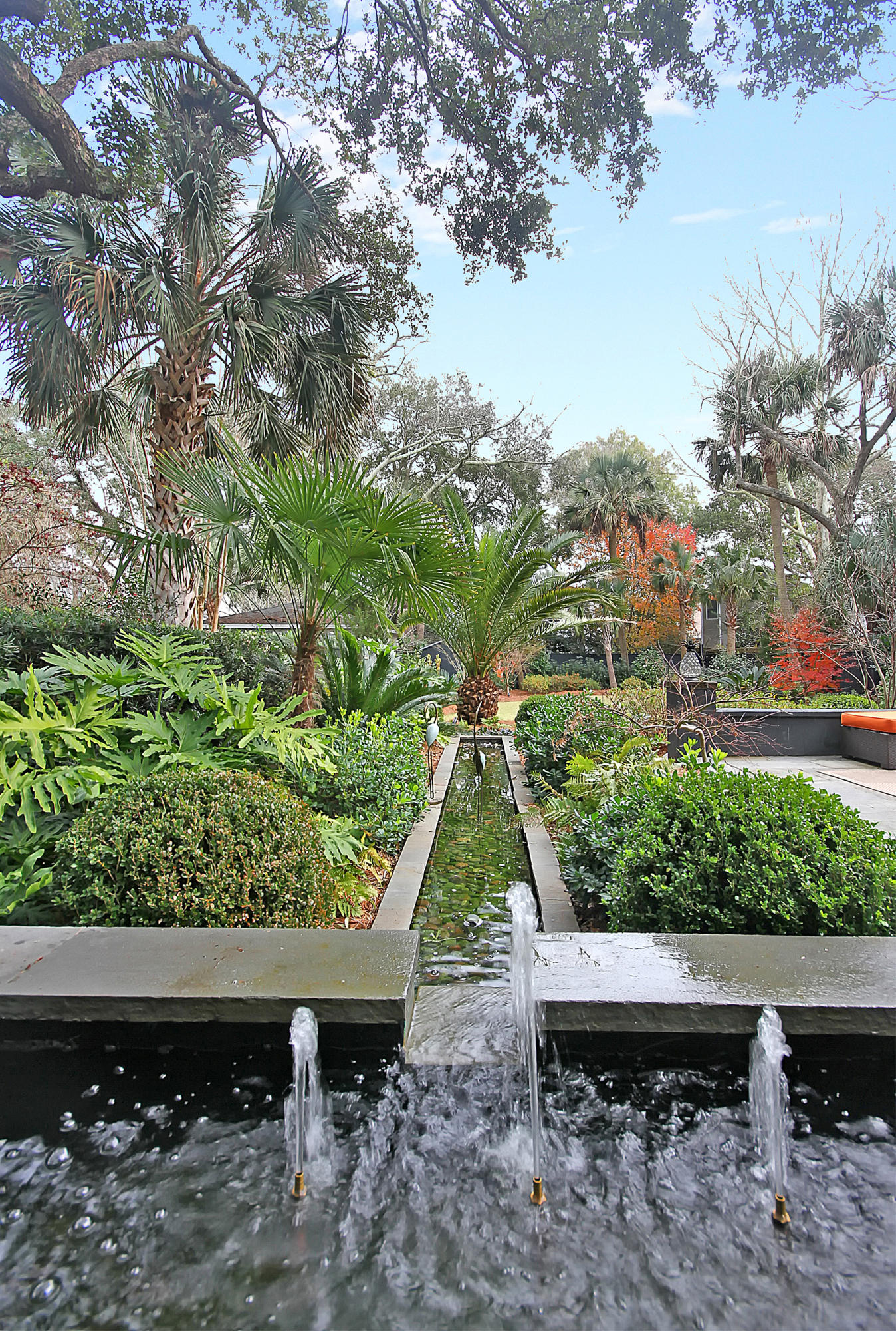 14 Rutledge Avenue Charleston, SC 29401 - Photo 39 of 40 Garden Zen Water Feature
