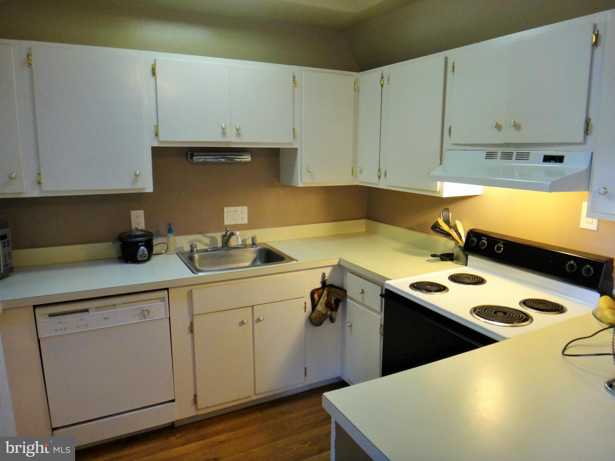 119 North Hickory Road Sterling, VA 20164 - Photo 6 of 21 Kitchen