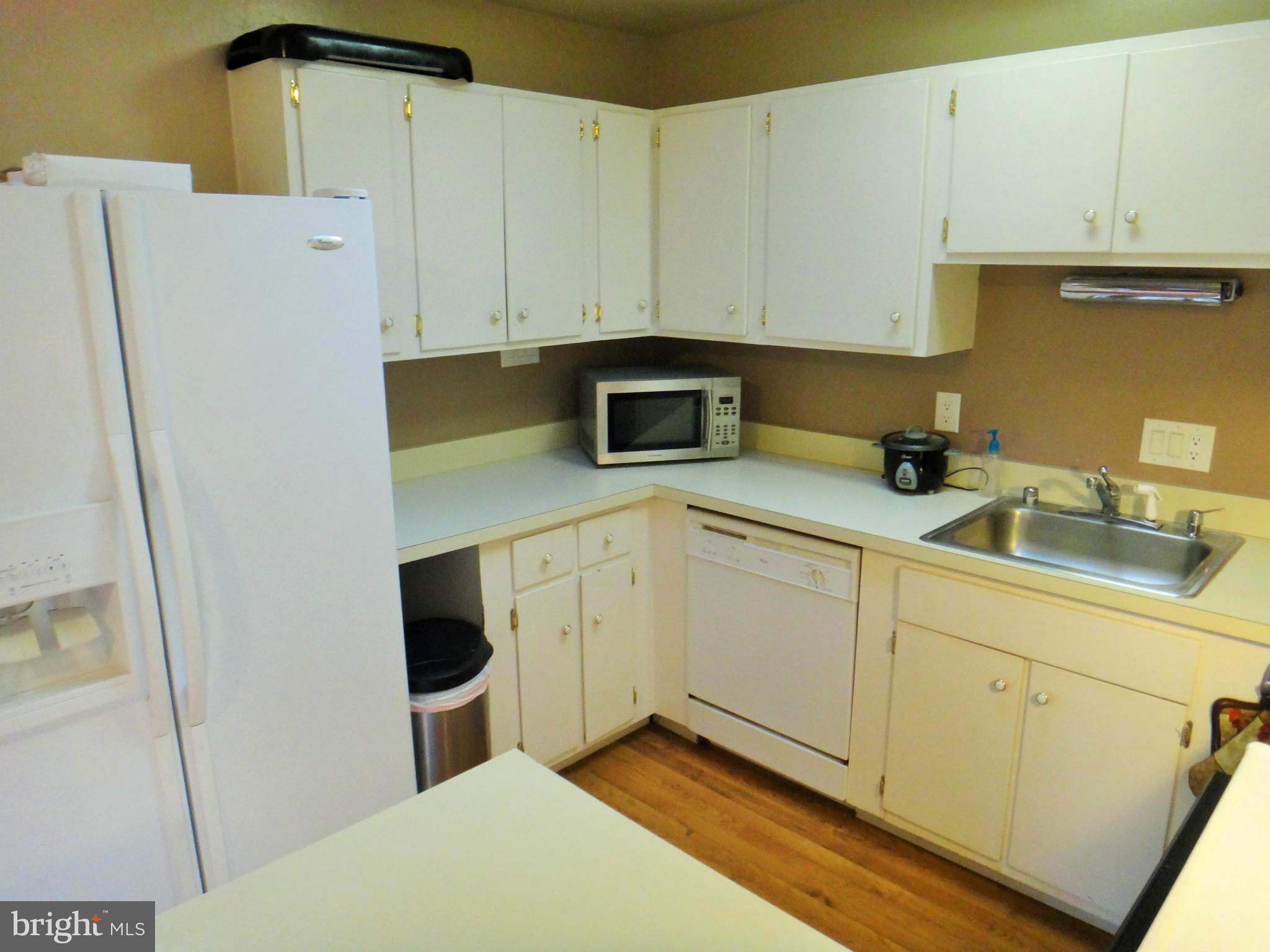 119 North Hickory Road Sterling, VA 20164 - Photo 7 of 21 Kitchen