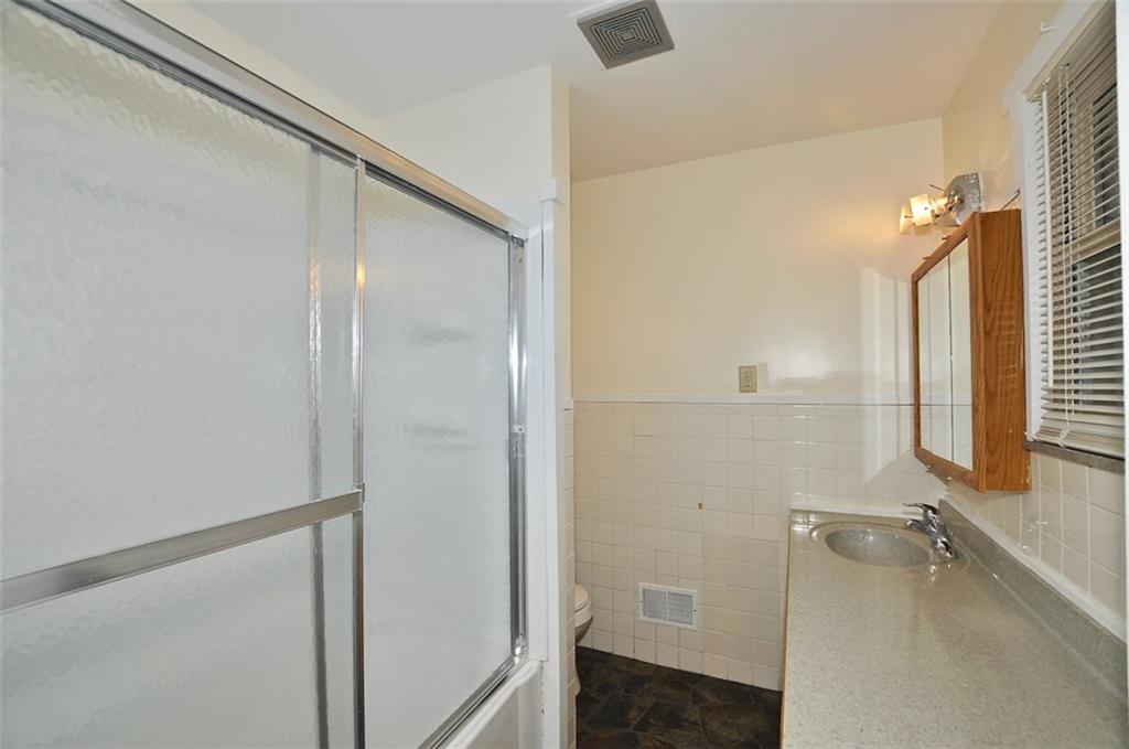 4536 Dickson Road Indianapolis, IN 46226 - Photo 13 of 37 Gallery Image 13