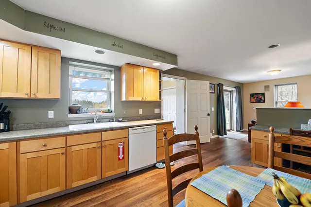 $825,000 | 3974 West Pioneer Road, Duluth, MN 55803