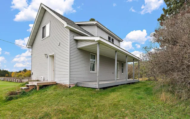 $825,000 | 3974 West Pioneer Road, Duluth, MN 55803