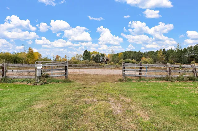 $825,000 | 3974 West Pioneer Road, Duluth, MN 55803