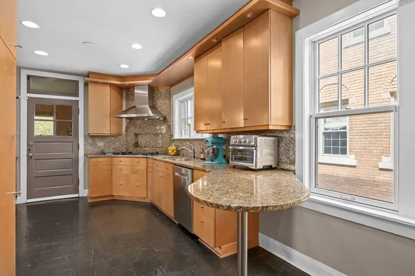 $575,000 | 1215 Linden Avenue, Oak Park, IL 60302