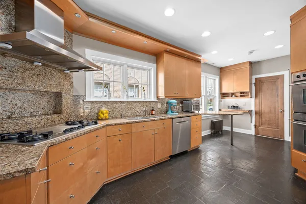$575,000 | 1215 Linden Avenue, Oak Park, IL 60302