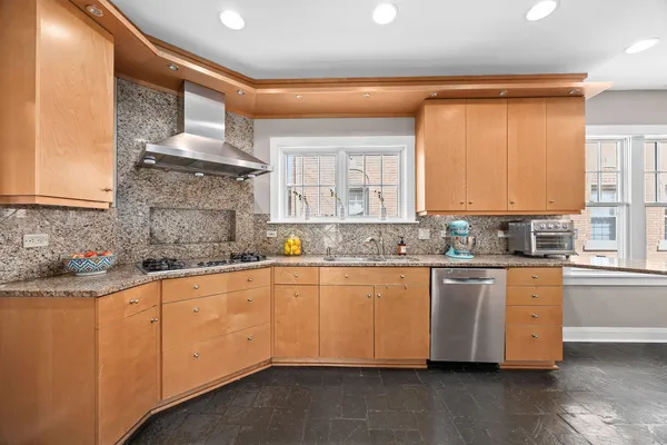 $575,000 | 1215 Linden Avenue, Oak Park, IL 60302