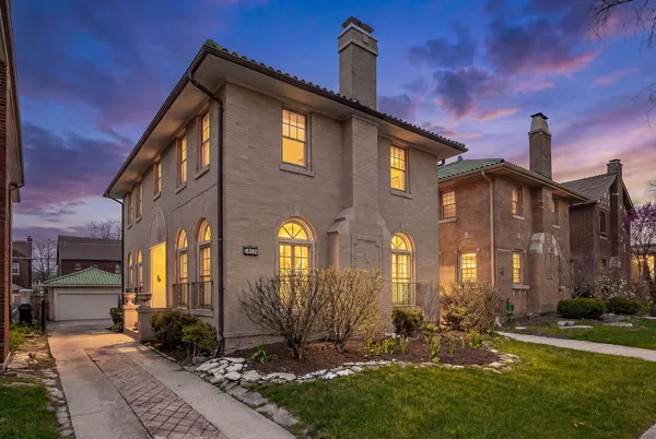 $575,000 | 1215 Linden Avenue, Oak Park, IL 60302