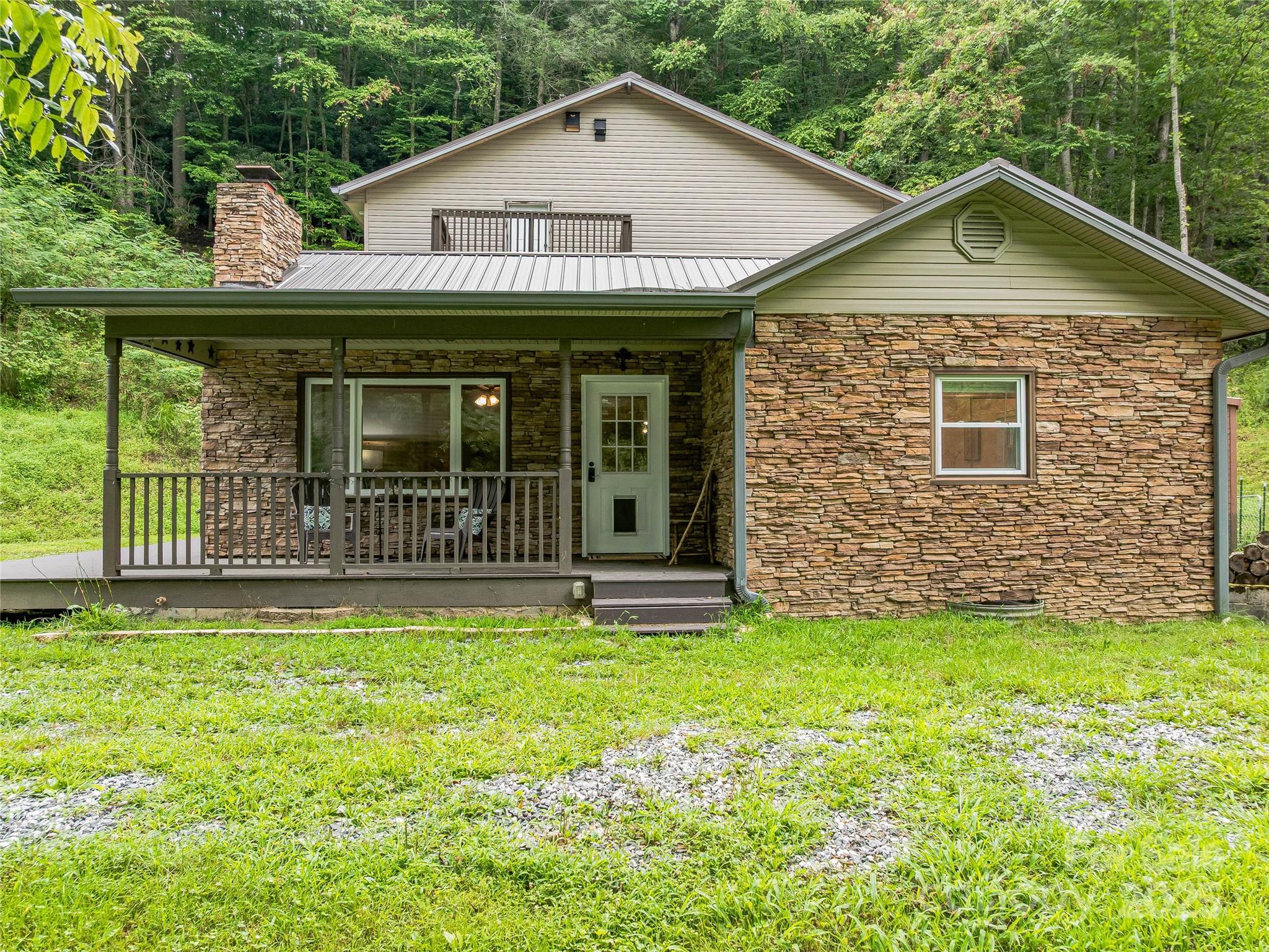 2670 East Fork Road Marshall, NC 28753 - Photo 3 of 46 Gallery Image 3