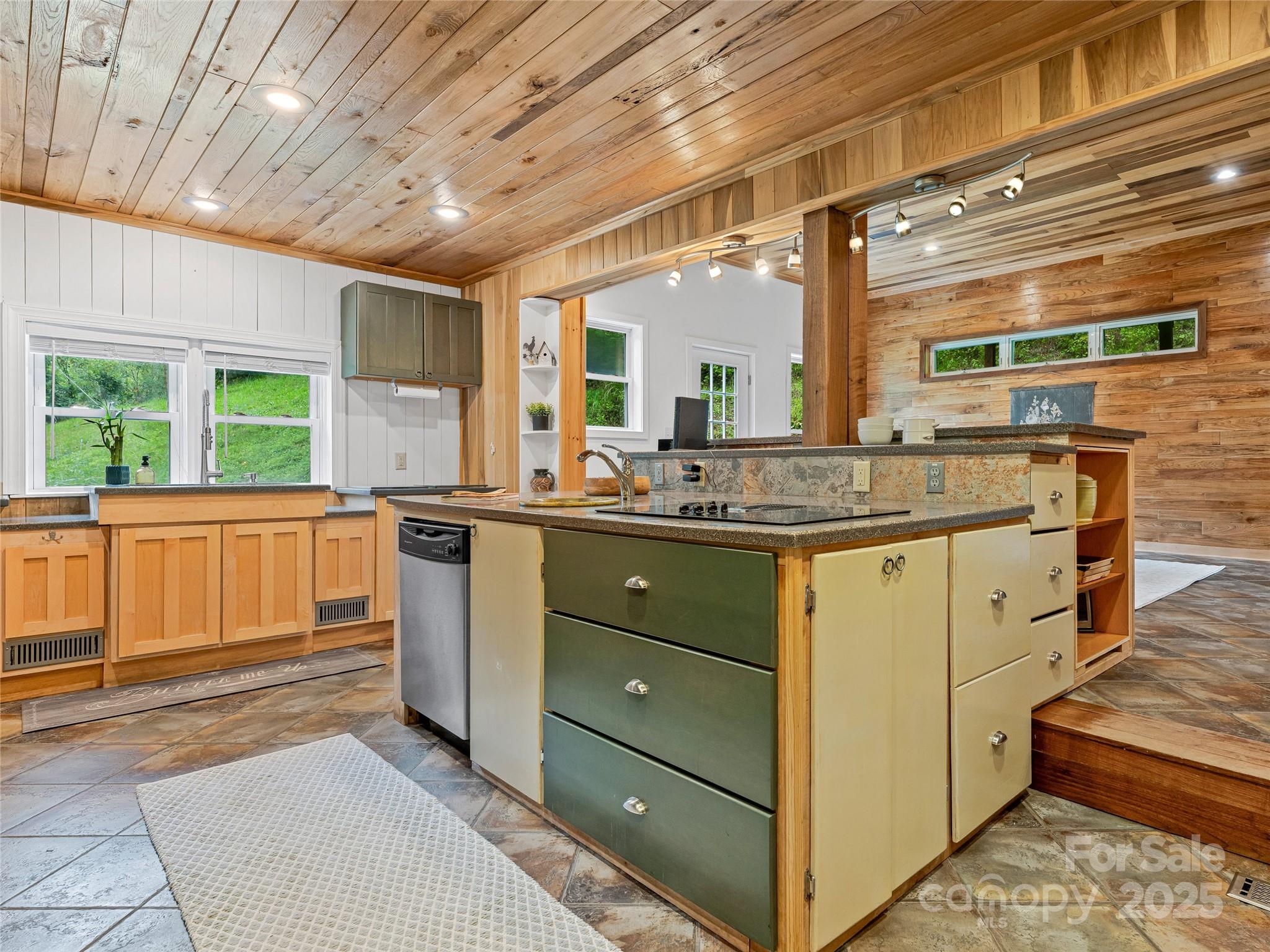2670 East Fork Road Marshall, NC 28753 - Photo 10 of 46 Gallery Image 10