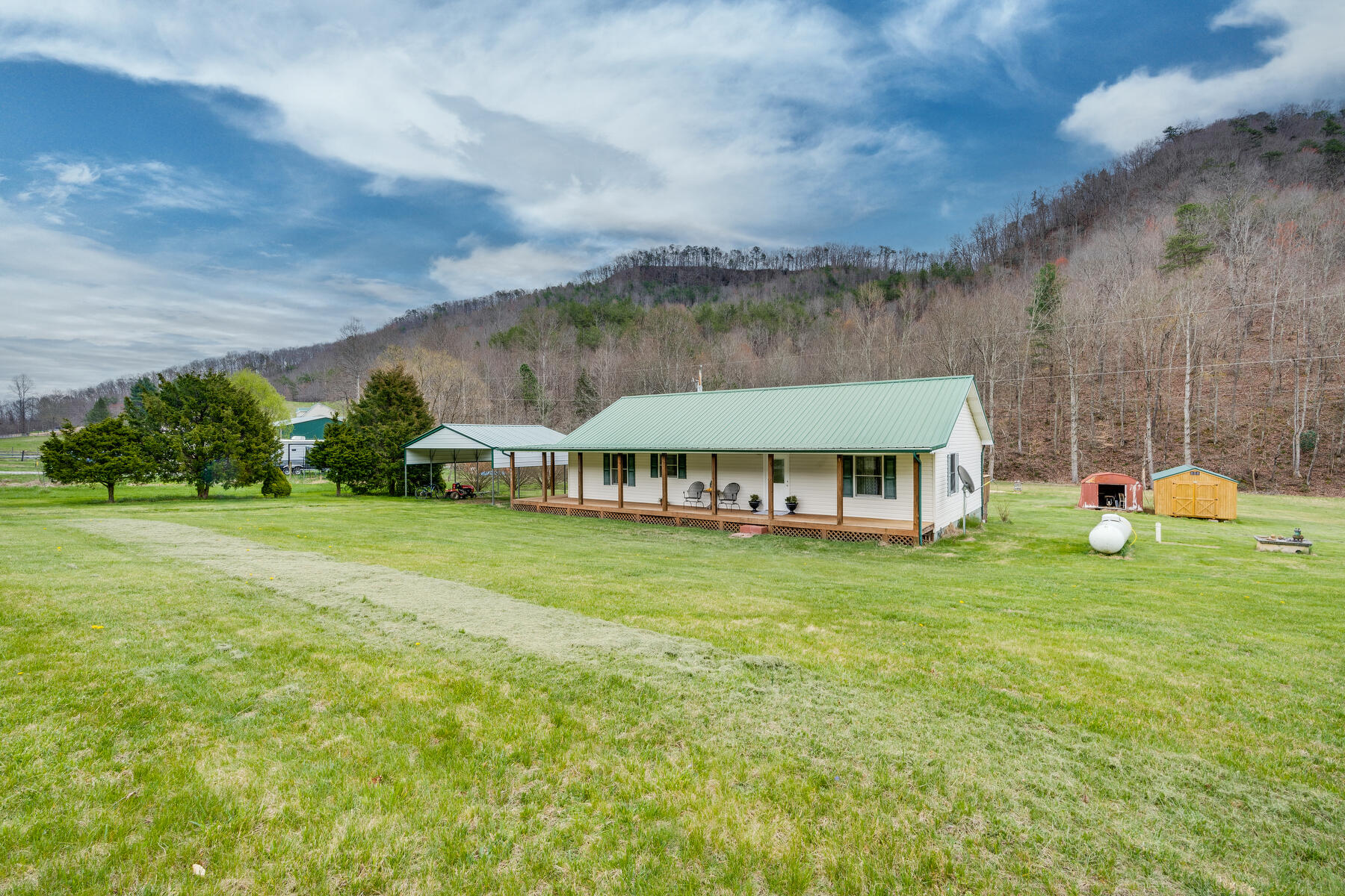 9018 Mendota Road Mendota, VA 24270 - Photo 3 of 34 003