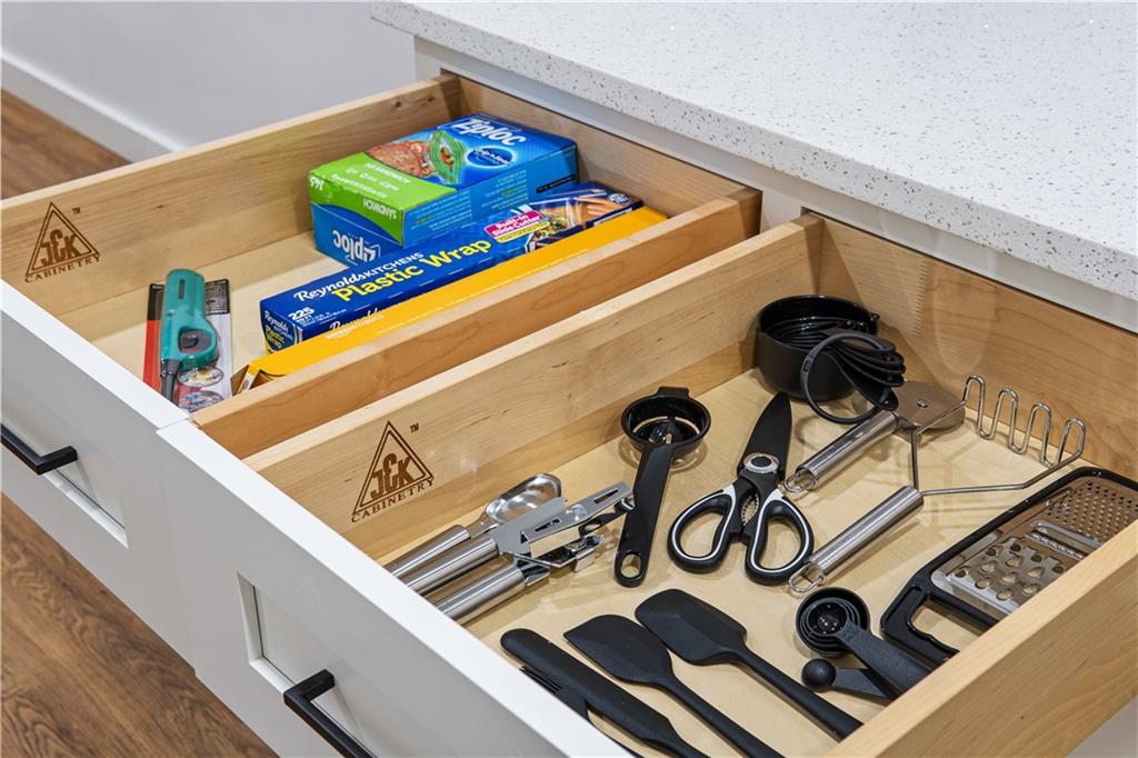 521 Alpine Avenue Pittsburgh, PA 15212 - Photo 16 of 28 workspace with window