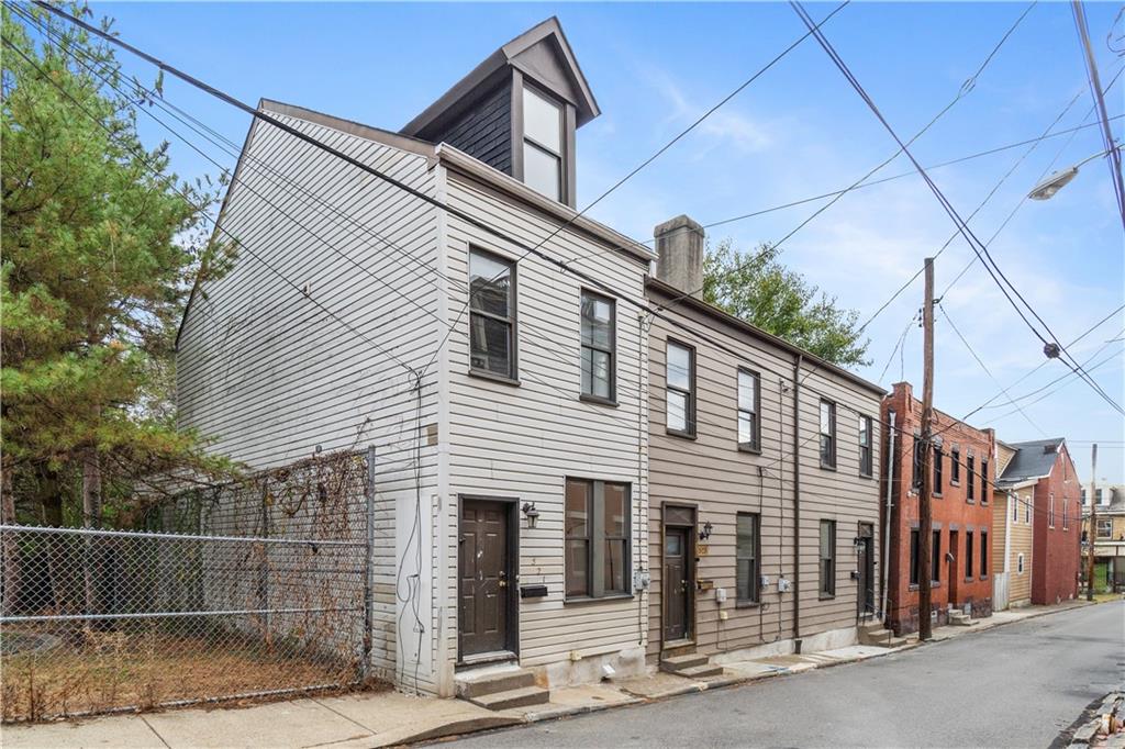 521 Alpine Avenue Pittsburgh, PA 15212 - Photo 3 of 28 a view of a house
