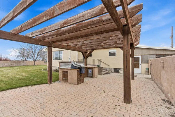 $750,000 | 28656 Old Highway 30, Caldwell, ID 83607